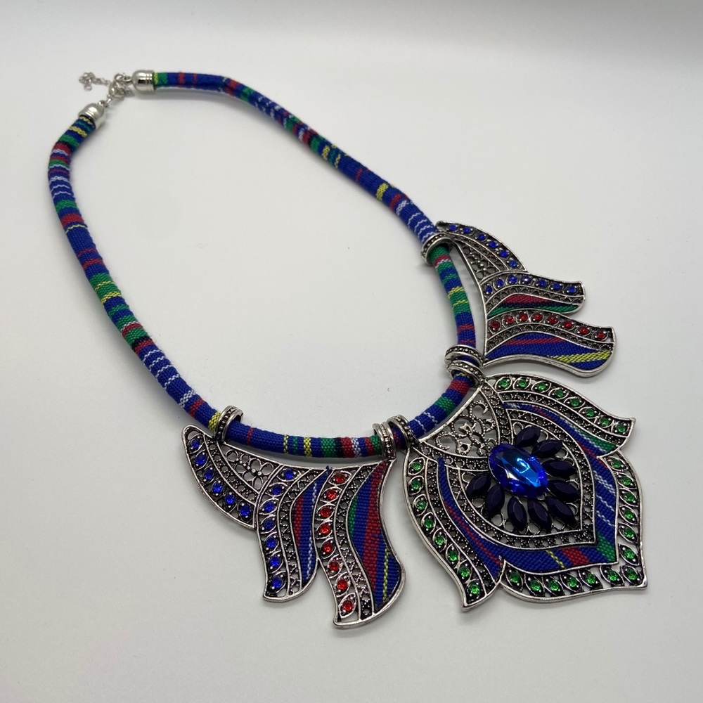 Multi color statement necklace - Picture 8 of 9